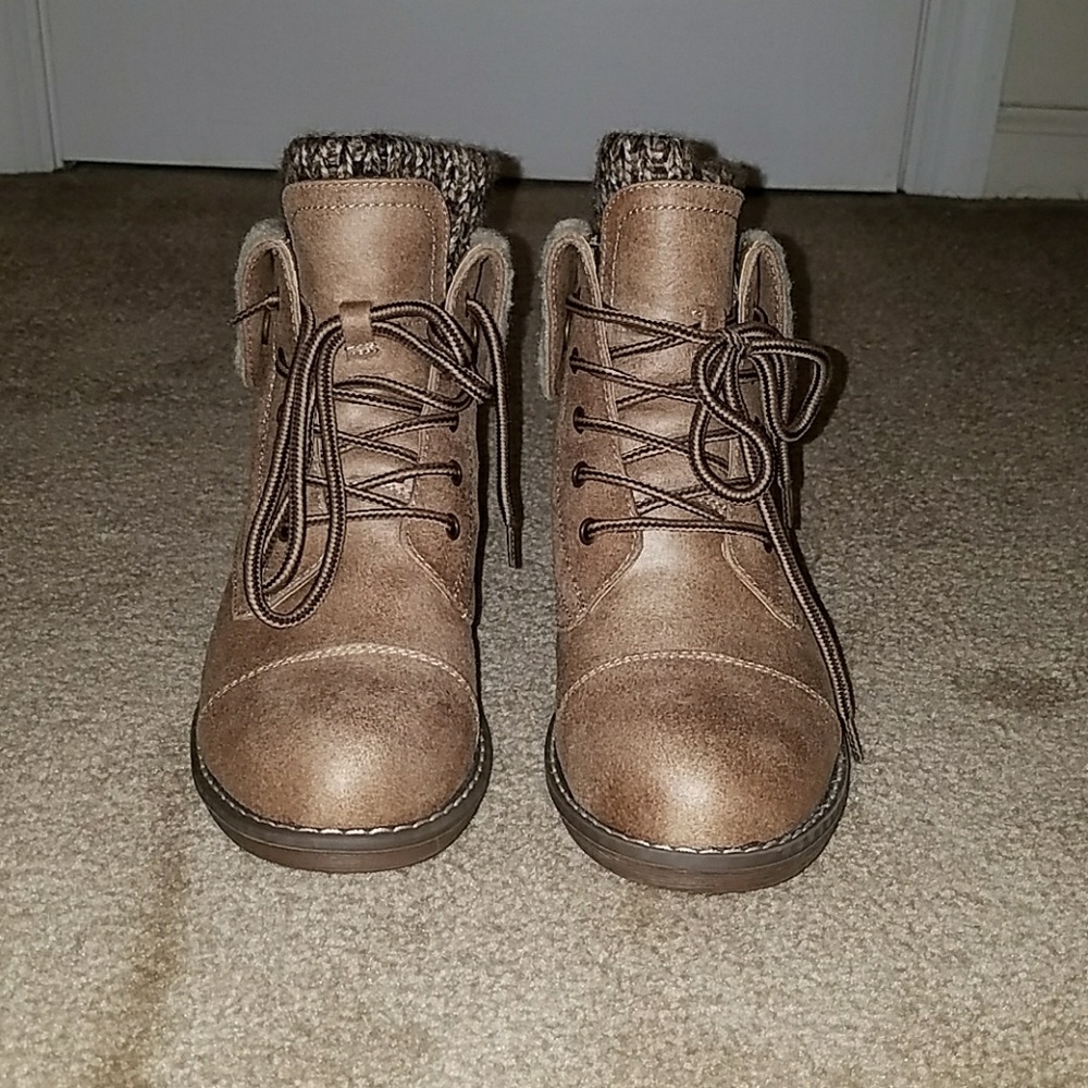 NWOT! CLIFFSP by WHITE MOUNTAIN SIZE 6 Ankle Boots